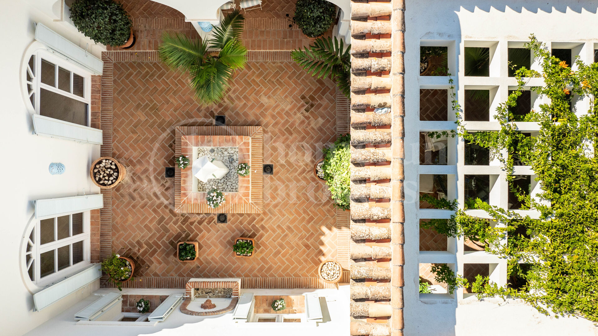 Casa de los Sueños - Mediterranean Villa In Altos Reales