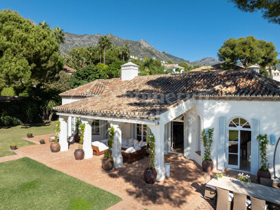 Casa de los Sueños - Mediterranean Villa In Altos Reales
