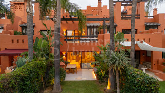 Casa Altos de Puente Romano – Fully Renovated Townhouse on Marbella’s Golden Mile