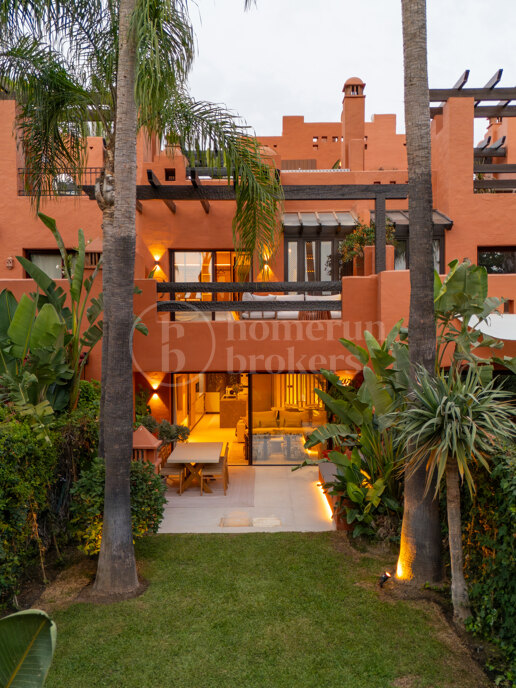 Casa Altos de Puente Romano – Fully Renovated Townhouse on Marbella’s Golden Mile