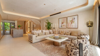 Casa Altos de Puente Romano – Totalrenoverat radhus på Marbellas Golden Mile