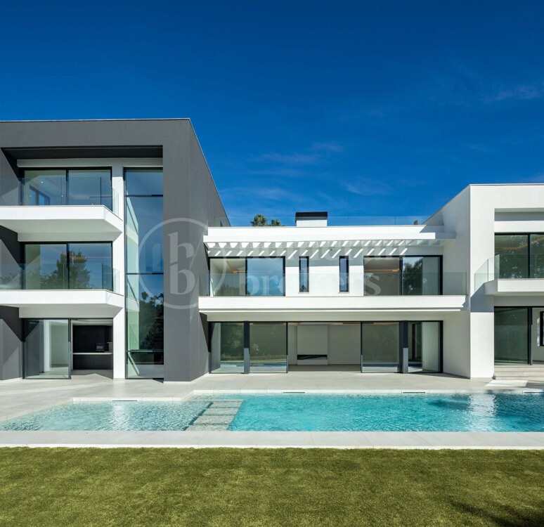 Casa Quijote – Modern lyxvilla till salu i Sotogrande