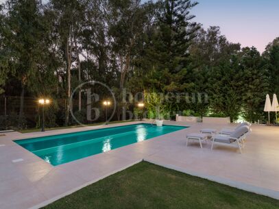 Villa Camelia - Elegant Villa i La Cerquilla, Nueva Andalusien
