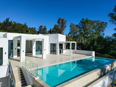 Villa Dolce Vita – Samtida lyx till salu i Sotogrande Alto