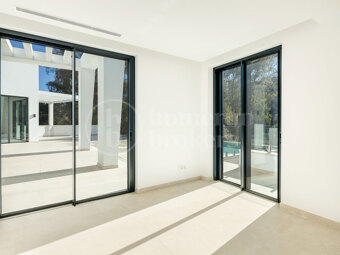 Villa Dolce Vita – Samtida lyx till salu i Sotogrande Alto