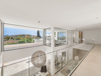 Villa Cerquilla 59 - Contemporary Luxury Villa with Sea vies in Nueva Andalucía