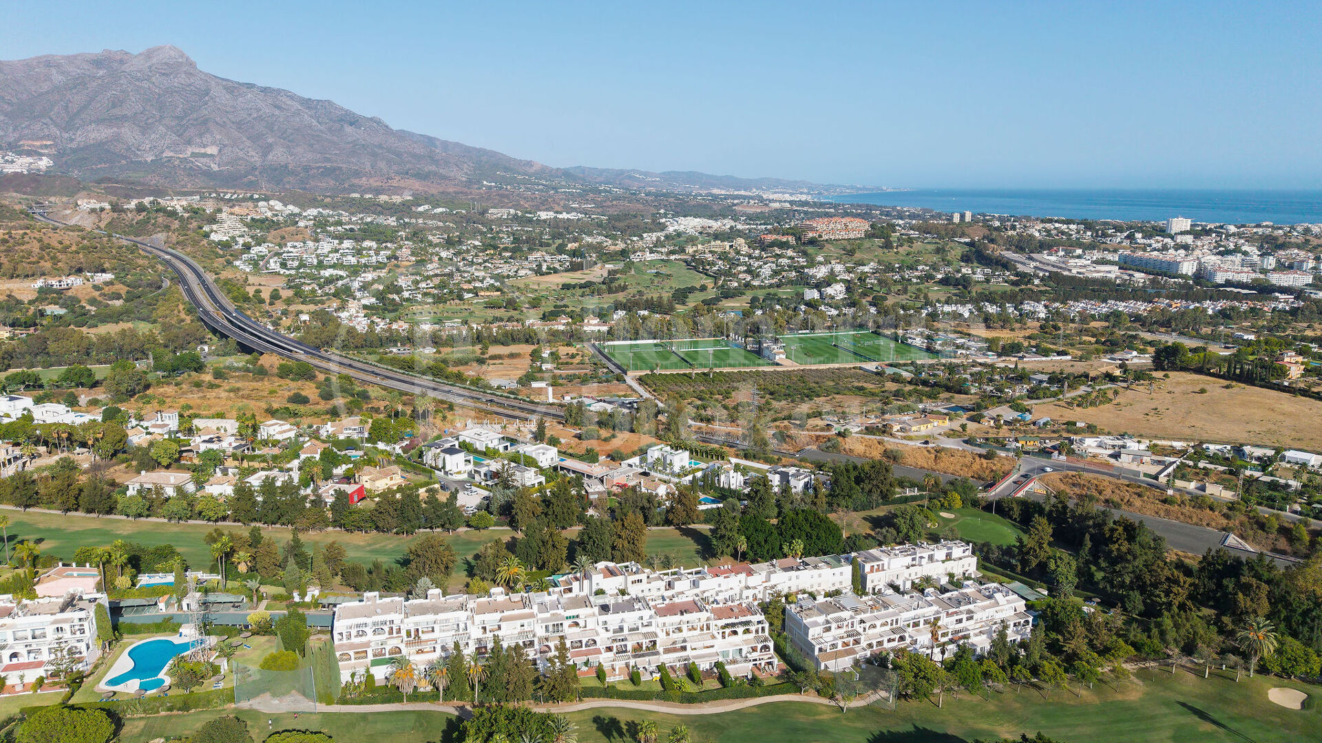 Apartment Alexandra – Contemporary Apartment for Sale in La Quinta, Benahavís