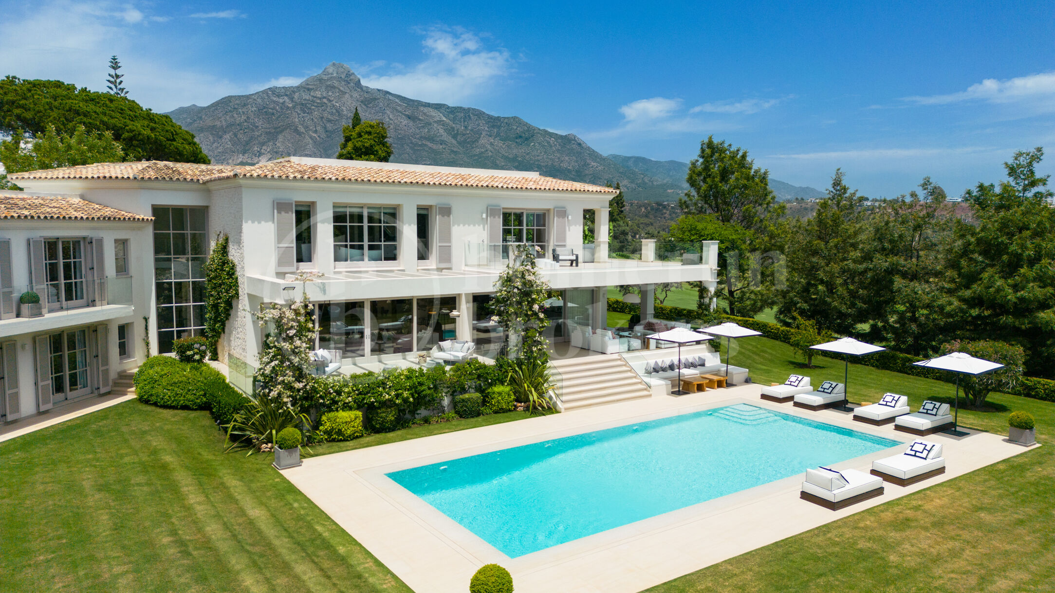 Aloha 40 – Frontline Golf Mansion for Sale in Marbella’s Prestigious Golf Valley