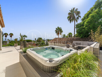 Villa Rocío – Lyxig villa i andalusisk stil till salu på Marbellas Golden Mile