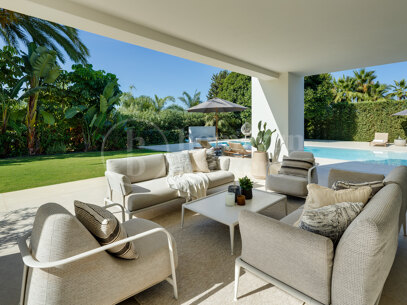 Villa Malibu – Modern lyxvilla med havsutsikt i Nueva Andalucía