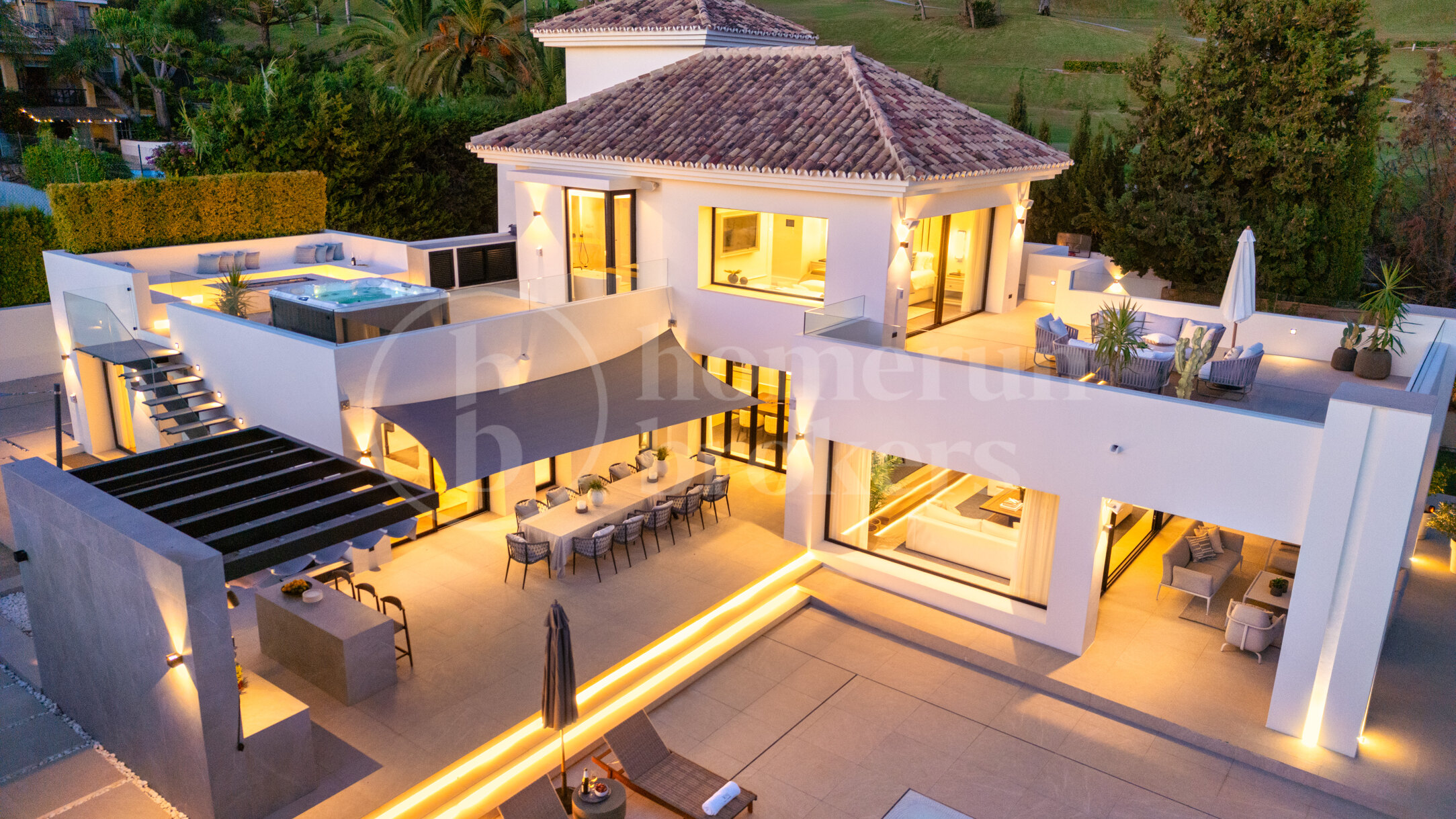 Villa Malibu – Modern lyxvilla med havsutsikt i Nueva Andalucía