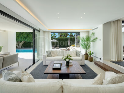 Villa Malibu – Modern lyxvilla med havsutsikt i Nueva Andalucía