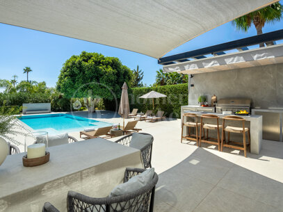 Villa Malibu – Modern lyxvilla med havsutsikt i Nueva Andalucía