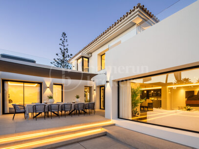 Villa Malibu – Modern lyxvilla med havsutsikt i Nueva Andalucía