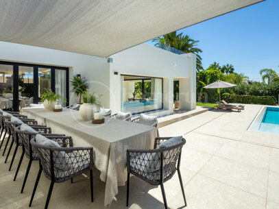 Villa Malibu – Modern lyxvilla med havsutsikt i Nueva Andalucía