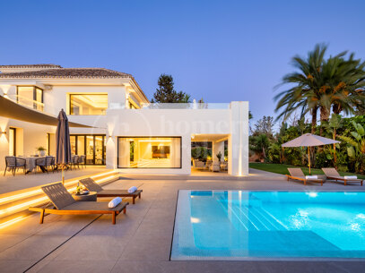 Villa Malibu – Modern lyxvilla med havsutsikt i Nueva Andalucía