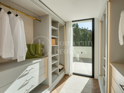 Villa Malibu – Modern lyxvilla med havsutsikt i Nueva Andalucía