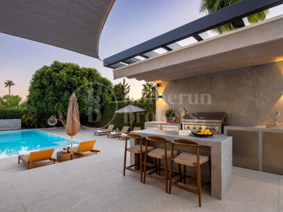Villa Malibu – Modern lyxvilla med havsutsikt i Nueva Andalucía