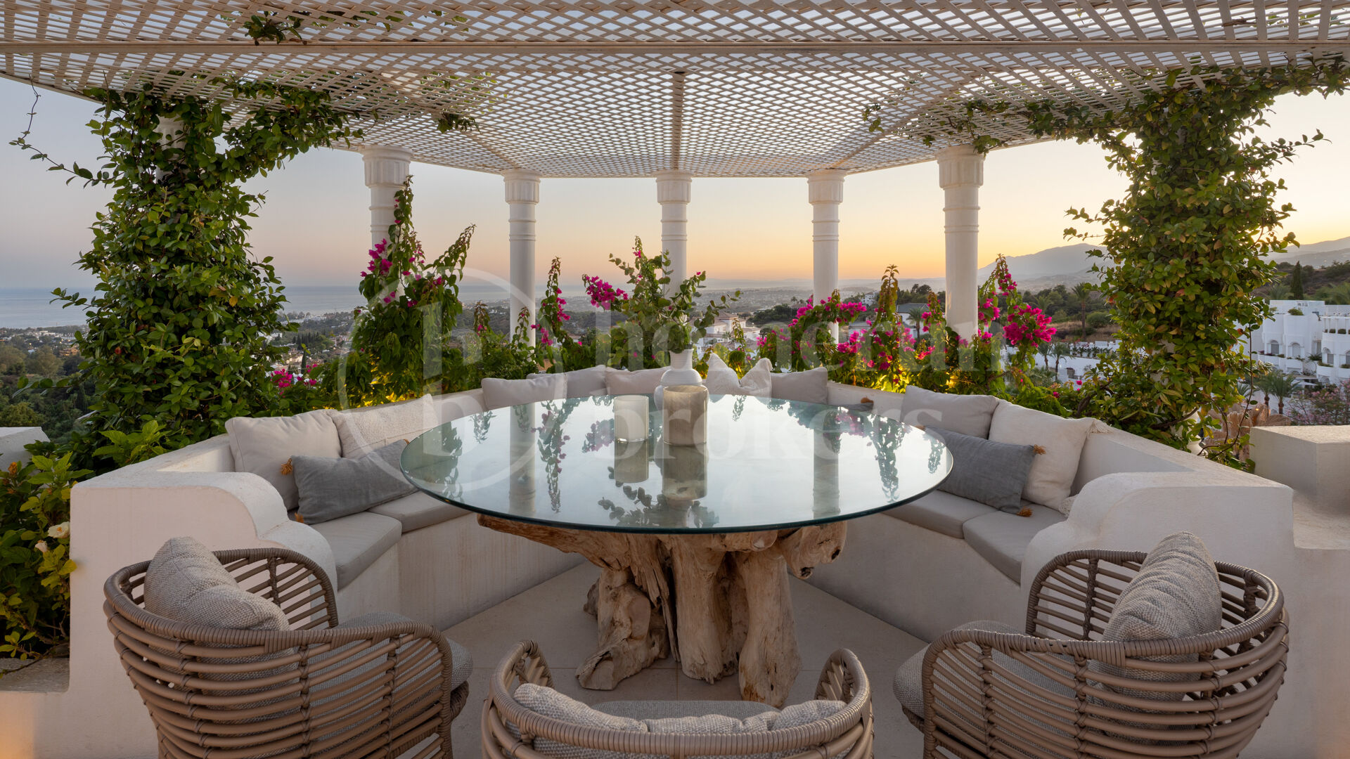 Penthouse Colgantes - Luxury Renovated Penthouse with Sea Views