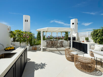 Penthouse Colgantes - Luxury Renovated Penthouse with Sea Views
