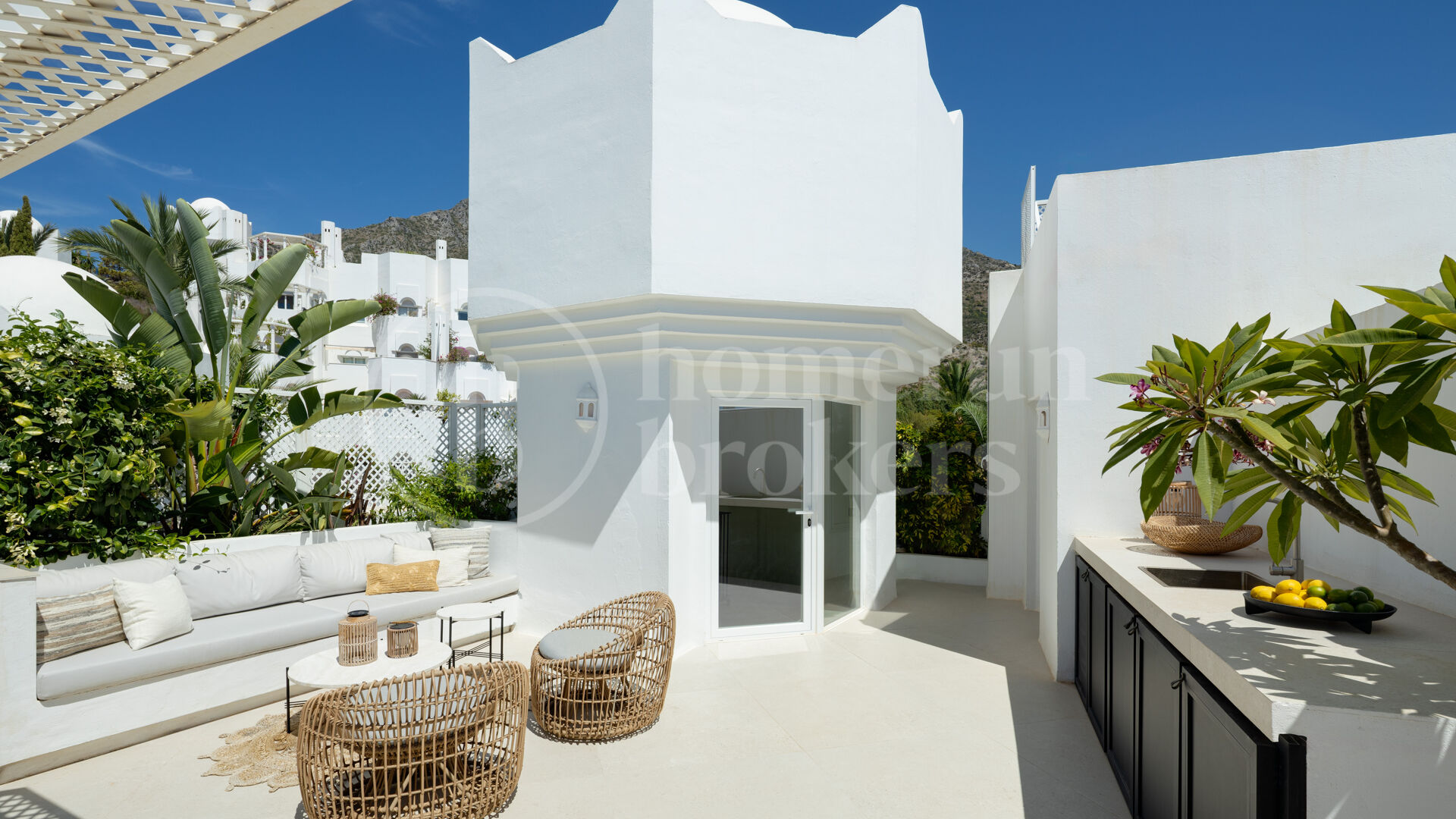 Penthouse Colgantes - Luxury Renovated Penthouse with Sea Views