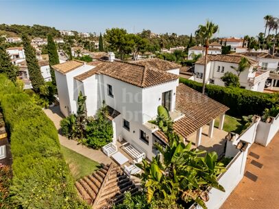Villa Hibu – Renovated 4-Bedroom Andalusian Villa for Sale in Marbella Country Club