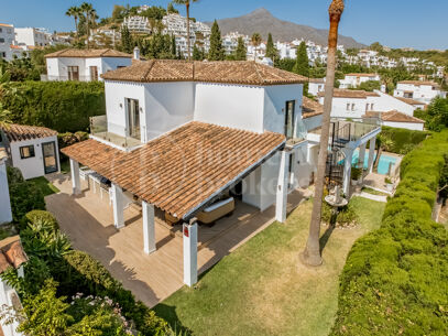 Villa Hibu – Renovated 4-Bedroom Andalusian Villa for Sale in Marbella Country Club