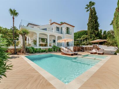 Villa Hibu – Renovated 4-Bedroom Andalusian Villa for Sale in Marbella Country Club