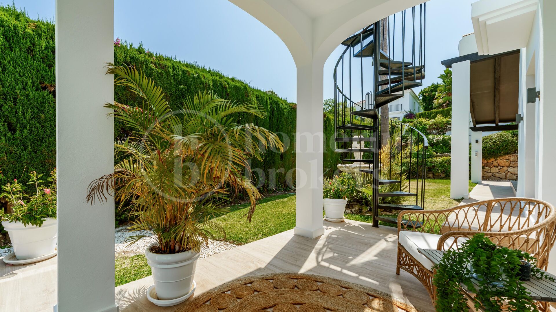 Villa Hibu – Renovated 4-Bedroom Andalusian Villa for Sale in Marbella Country Club