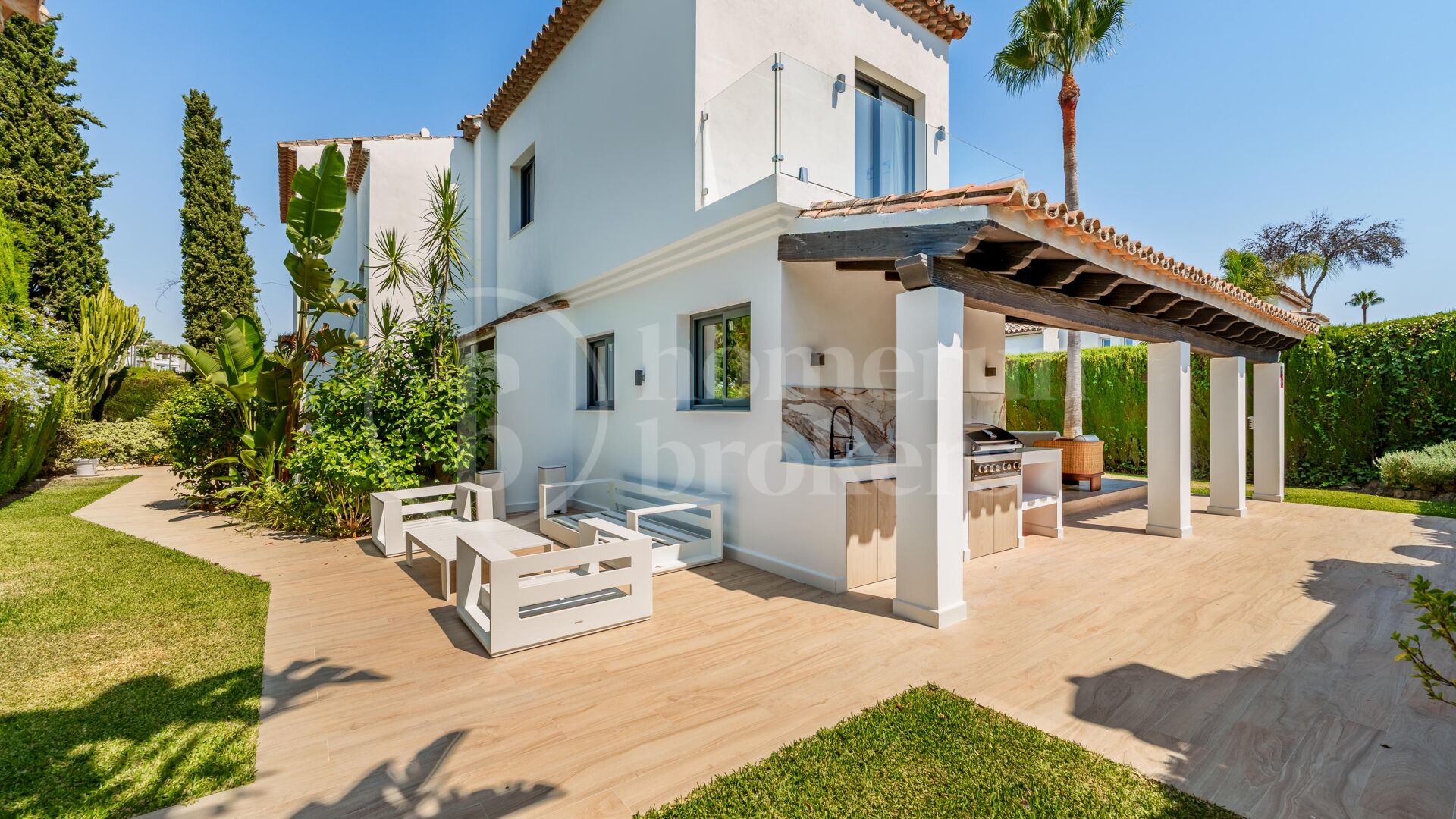 Villa Hibu – Renovated 4-Bedroom Andalusian Villa for Sale in Marbella Country Club