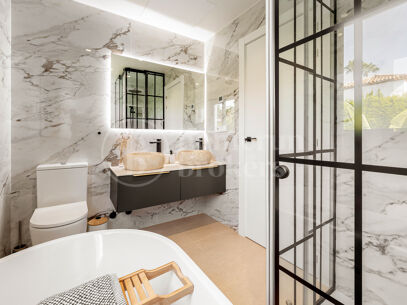Villa Hibu – Renovated 4-Bedroom Andalusian Villa for Sale in Marbella Country Club