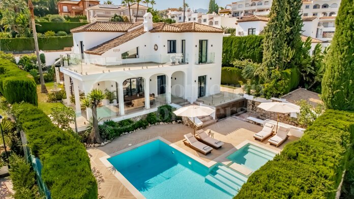 Villa Hibu – Renoverad andalusisk villa med 4 sovrum till salu i Marbella Country Club