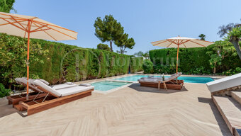 Villa Hibu – Renoverad andalusisk villa med 4 sovrum till salu i Marbella Country Club