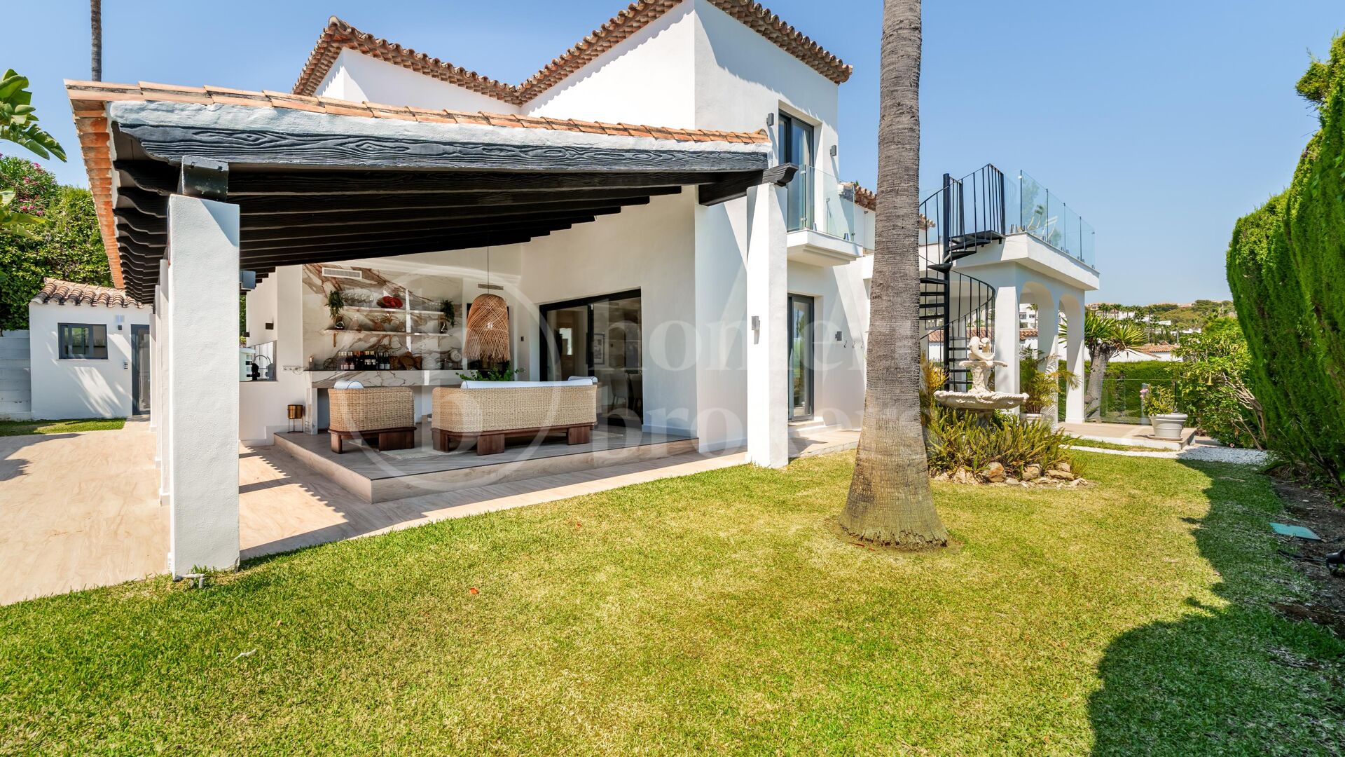 Villa Hibu – Renovated 4-Bedroom Andalusian Villa for Sale in Marbella Country Club