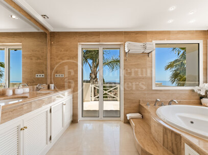 Villa Veranda – 6-Bedroom Luxury Villa with Panoramic Sea Views in Marbella East