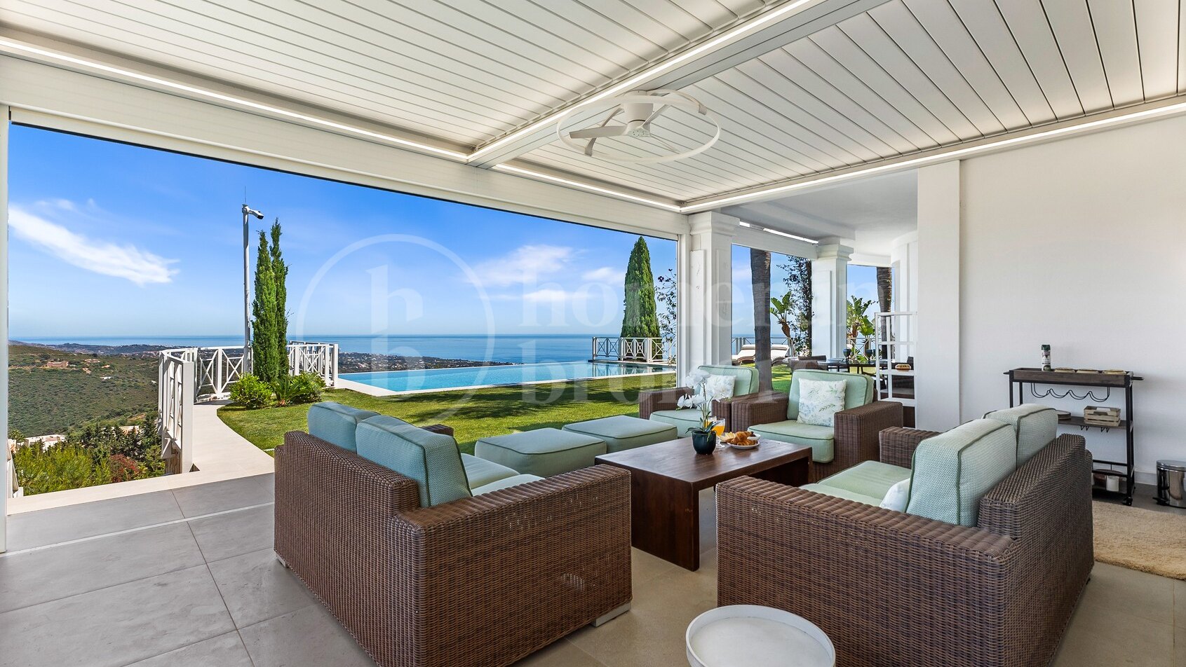 Villa Veranda – 6-Bedroom Luxury Villa with Panoramic Sea Views in Marbella East