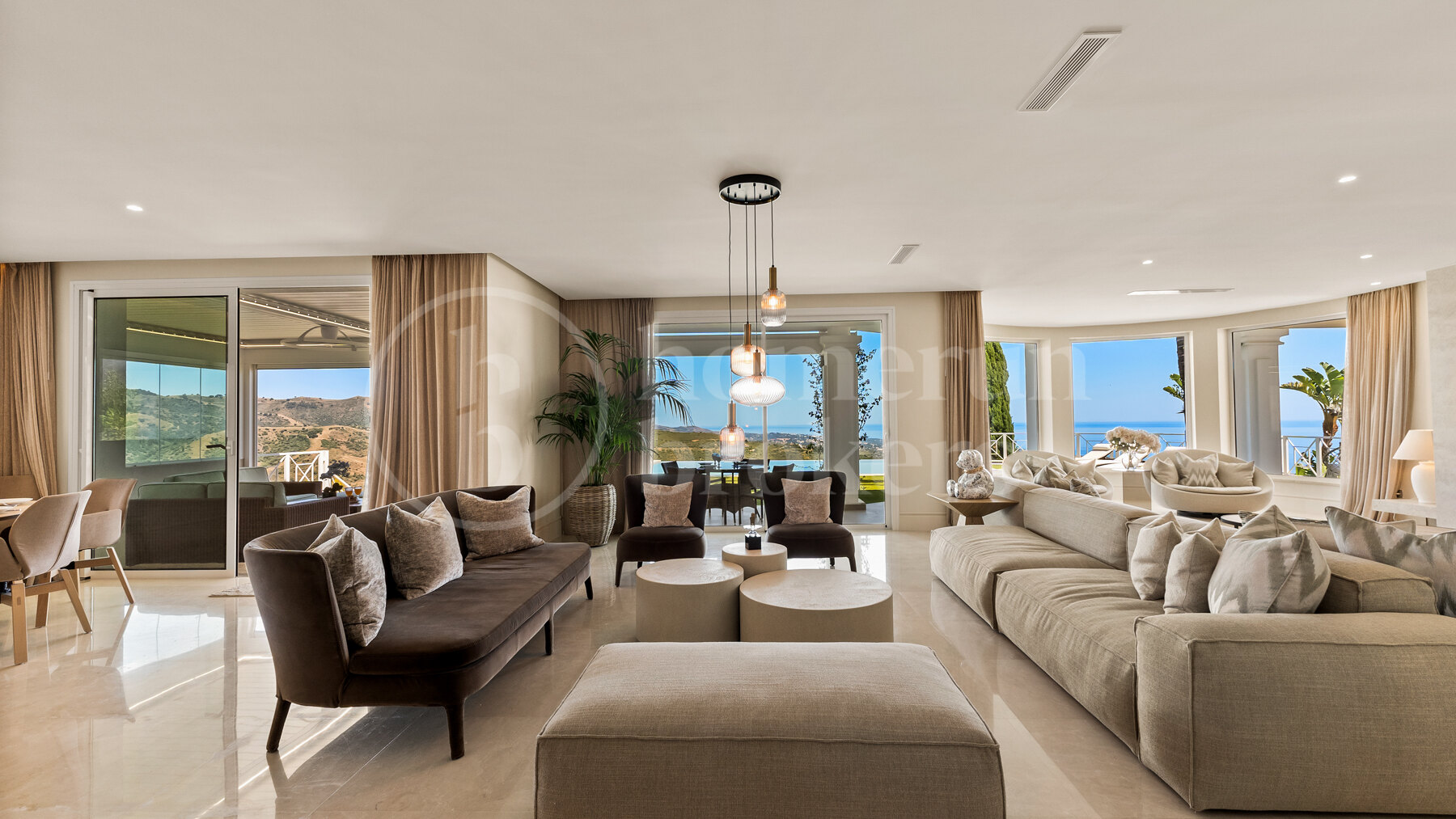 Villa Veranda – 6-Bedroom Luxury Villa with Panoramic Sea Views in Marbella East