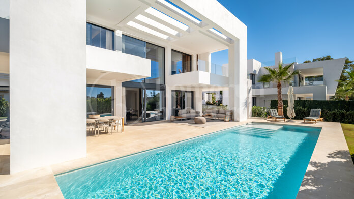 Casa Pedro – Contemporary 6-Bedroom Villa in El Paraíso, Estepona