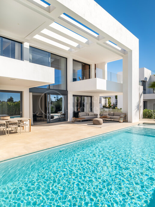 Casa Pedro – Contemporary 6-Bedroom Villa in El Paraíso, Estepona