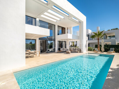 Casa Pedro – Contemporary 6-Bedroom Villa in El Paraíso, Estepona