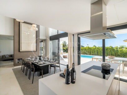 Casa Pedro – Contemporary 6-Bedroom Villa in El Paraíso, Estepona