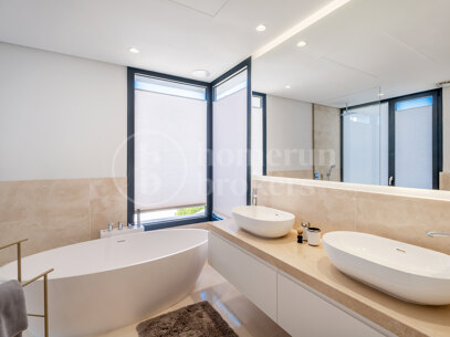 Casa Pedro – Contemporary 6-Bedroom Villa in El Paraíso, Estepona