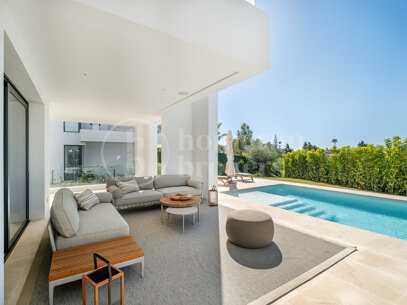 Casa Pedro – Contemporary 6-Bedroom Villa in El Paraíso, Estepona
