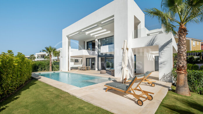 Casa Pedro – Contemporary 6-Bedroom Villa in El Paraíso, Estepona