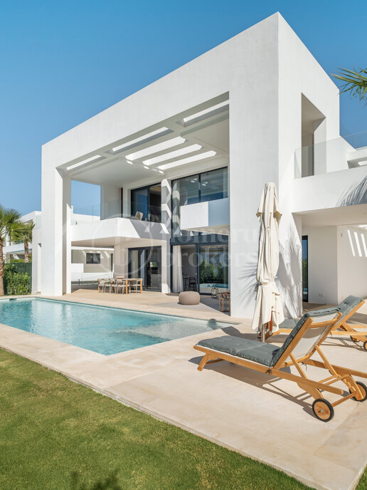 Casa Pedro – Contemporary 6-Bedroom Villa in El Paraíso, Estepona