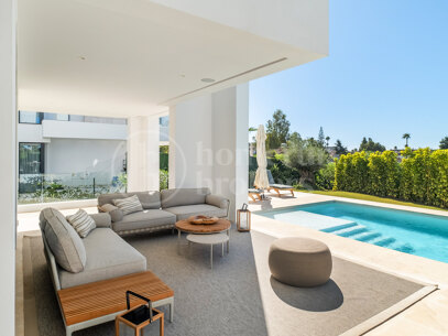 Casa Pedro – Contemporary 6-Bedroom Villa in El Paraíso, Estepona