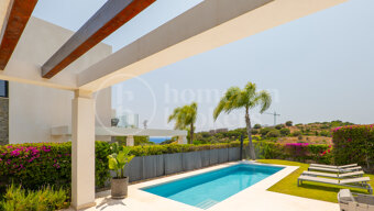 Villa Solmar - Parhus till salu i Green Hill Marbella med havs- och golfutsikt