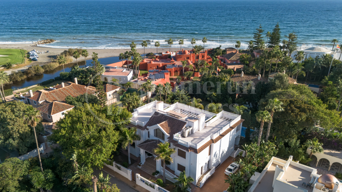 Villa Murcia - Elegant Luxury Villa by the Sea in Casasola, Guadalmina Baja