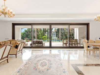Villa Murcia - Elegant Luxury Villa by the Sea in Casasola, Guadalmina Baja