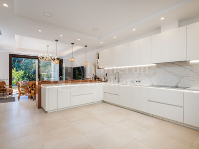 Villa Murcia - Elegant Luxury Villa by the Sea in Casasola, Guadalmina Baja